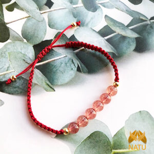 Vòng may mắn dây đỏ thạch anh hồng dâu tây - mệnh Hỏa, Thổ